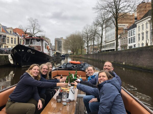 Bootje huren Groningen met borrelarrangement rondvaart